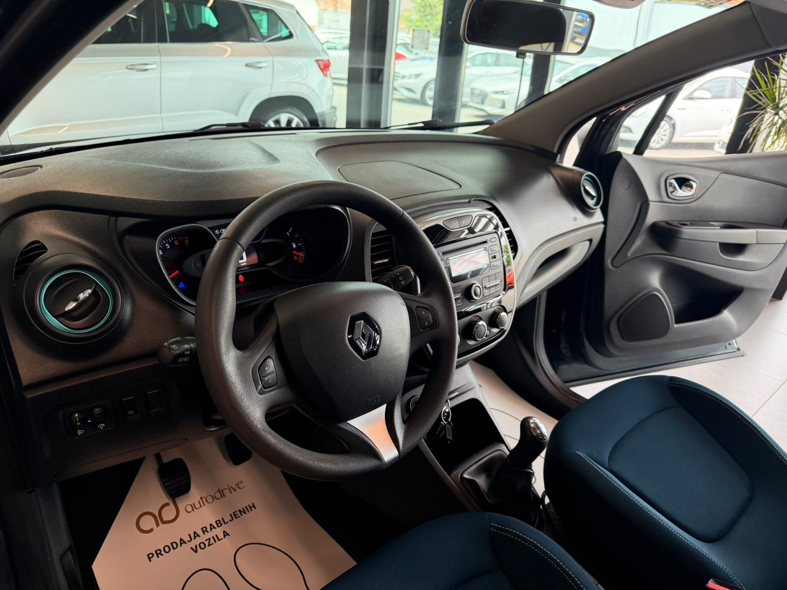 Renault Captur 0.9 TCe TEMPOMAT • ALU 16" • SERVISNA • AUTOKREDIT, fotografija 13