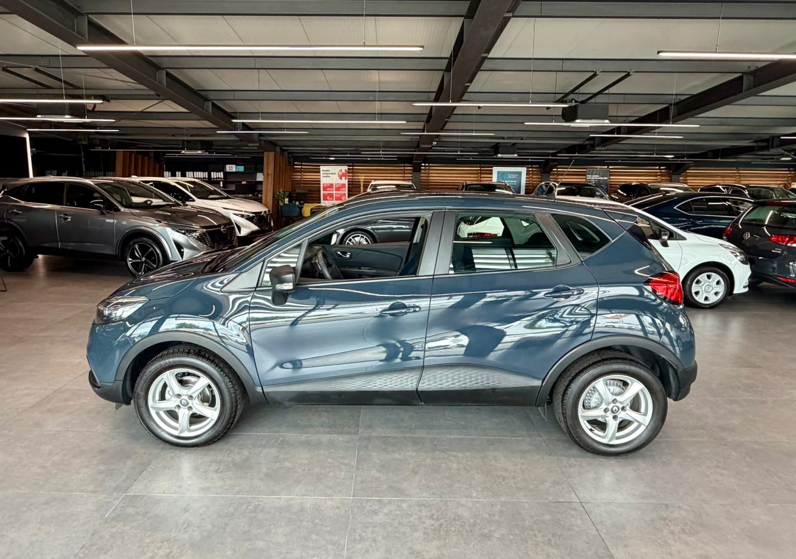 Renault Captur 0.9 TCe TEMPOMAT • ALU 16" • SERVISNA • AUTOKREDIT, fotografija 4