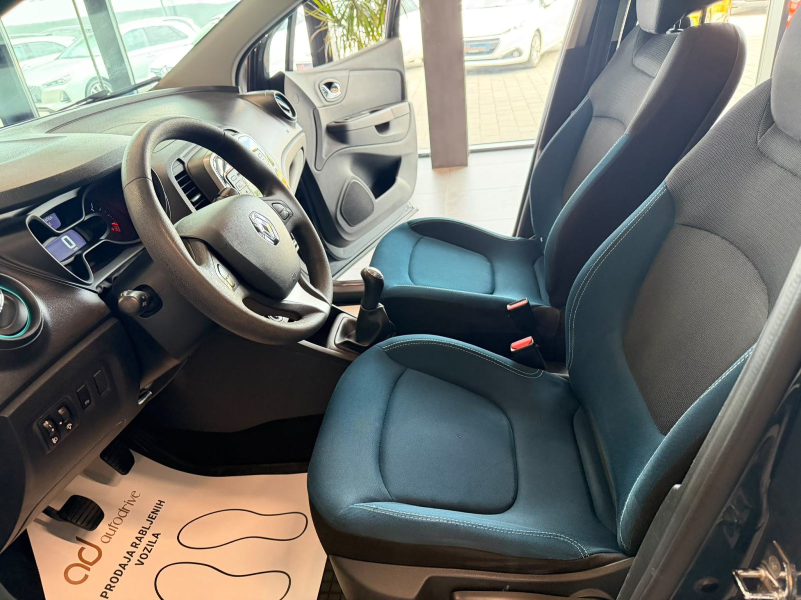 Renault Captur 0.9 TCe TEMPOMAT • ALU 16" • SERVISNA • AUTOKREDIT, fotografija 14