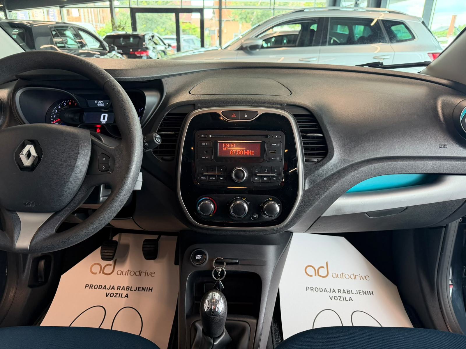 Renault Captur 0.9 TCe TEMPOMAT • ALU 16" • SERVISNA • AUTOKREDIT, fotografija 18