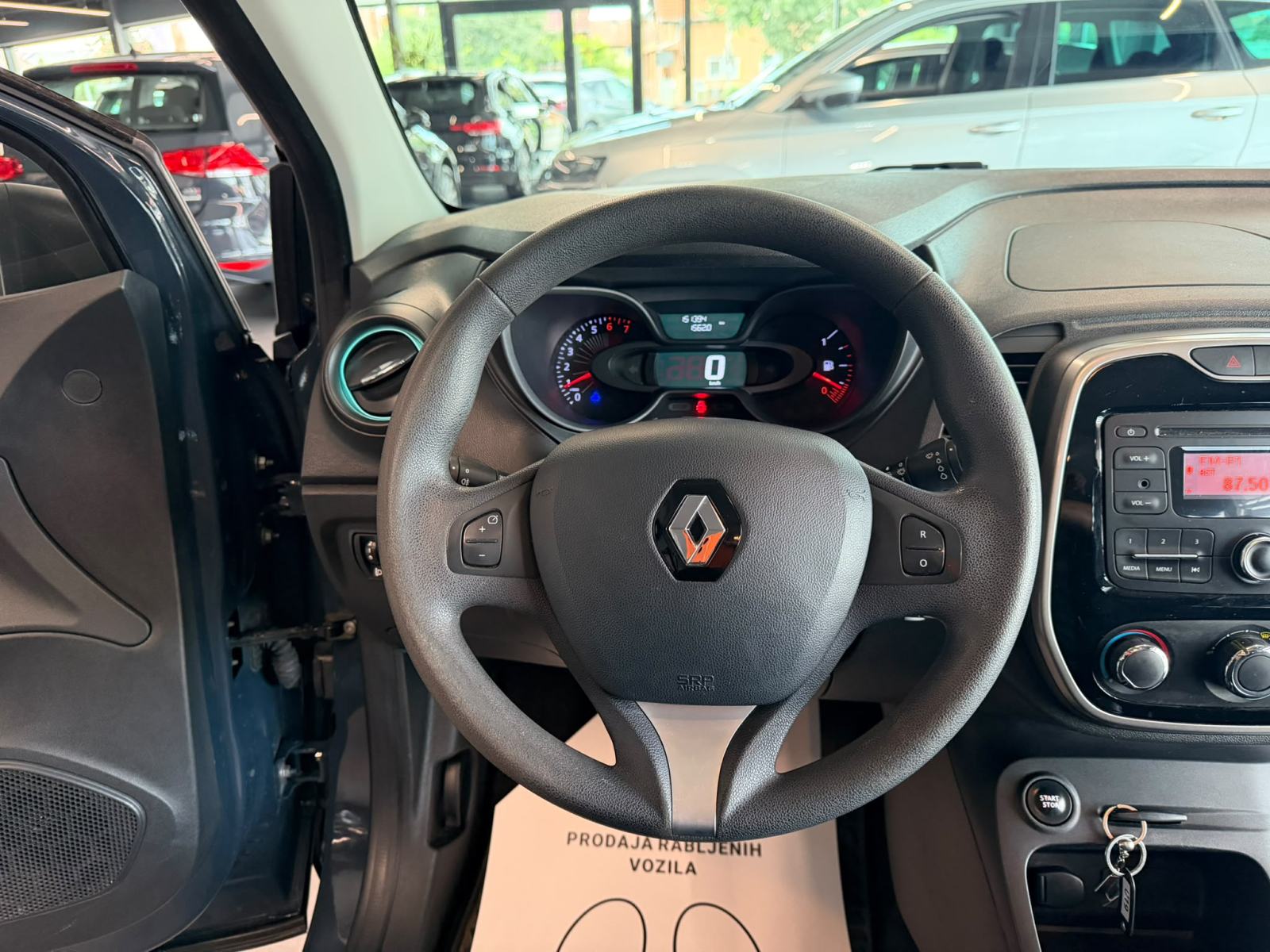 Renault Captur 0.9 TCe TEMPOMAT • ALU 16" • SERVISNA • AUTOKREDIT, fotografija 17