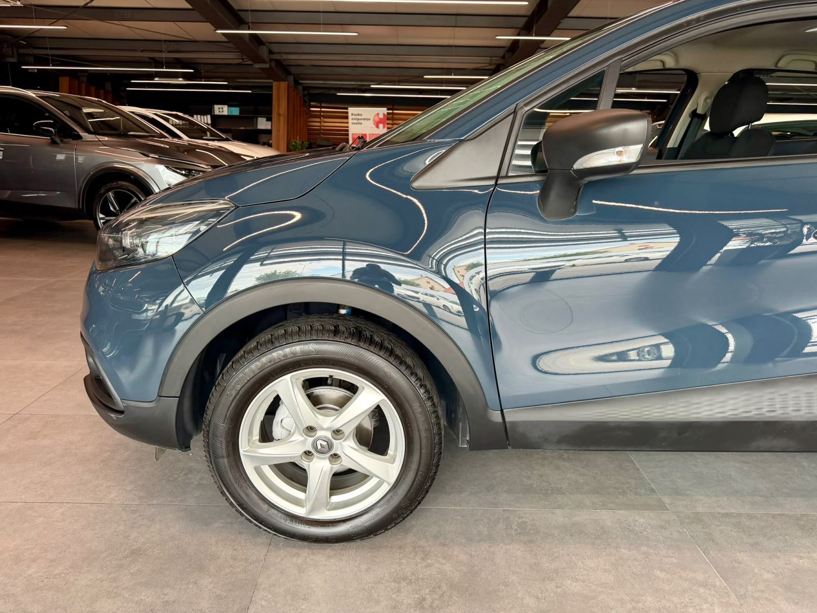 Renault Captur 0.9 TCe TEMPOMAT • ALU 16" • SERVISNA • AUTOKREDIT, fotografija 10