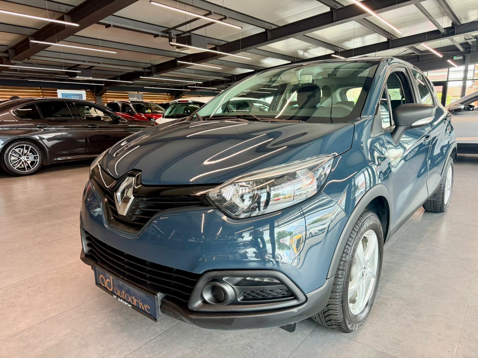 Renault Captur 0.9 TCe TEMPOMAT • ALU 16" • SERVISNA • AUTOKREDIT, fotografija 2