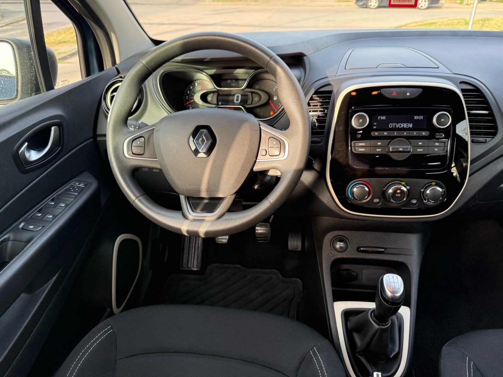 Renault Captur 0.9TCE*REDIZAJN*98TKM*TOP STANJE*, fotografija 13