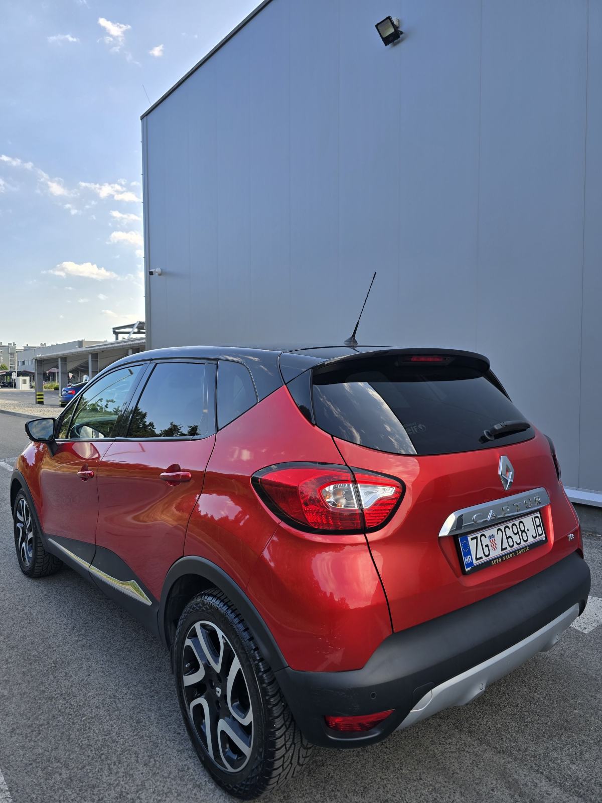 RENAULT CAPTUR 1.2i 120KS HELLY HANSEN * AUTOMATIK * ODLIČNO STANJE *, fotografija 3