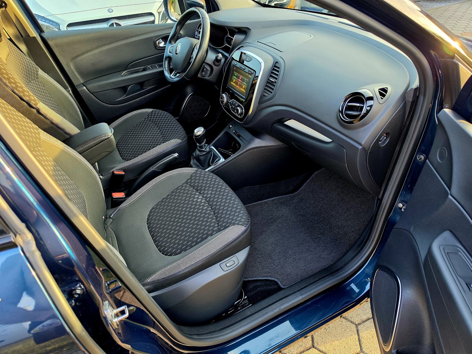 Renault Captur 1.3 BENZIN,ODLIČAN,,SERVISNA,125029KM, fotografija 15