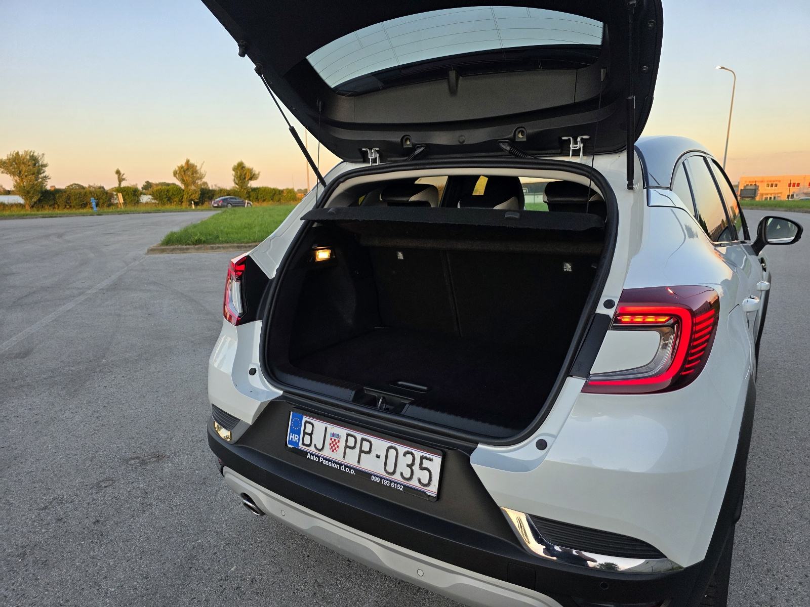 Renault Captur 1.3 TCe 160ks, Automatik EDC, Perla bijeli, INTENS, fotografija 11