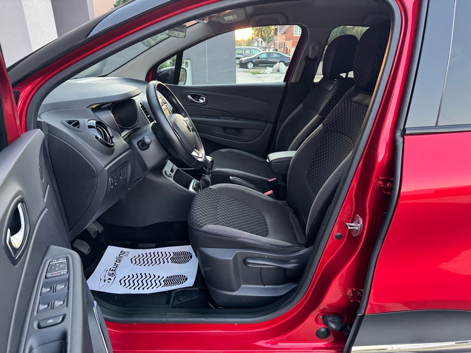 Renault Captur 1.3 TCe - INTENS, KAMERA, JAMSTVO, KREDIT, LEASING, fotografija 15