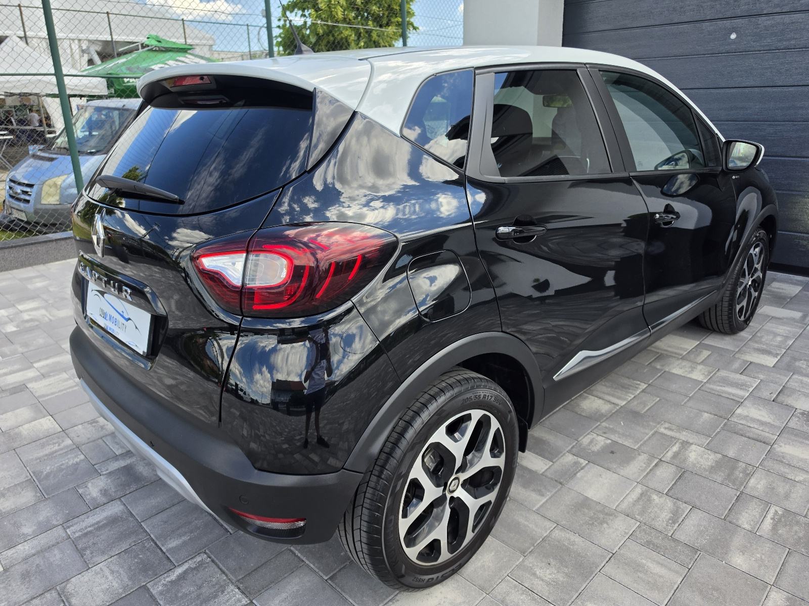 Renault Captur 1.3 TCe LIMITED DVOBOJAN KEYLESS NAVI *63TKM GARANCIJA*, fotografija 4