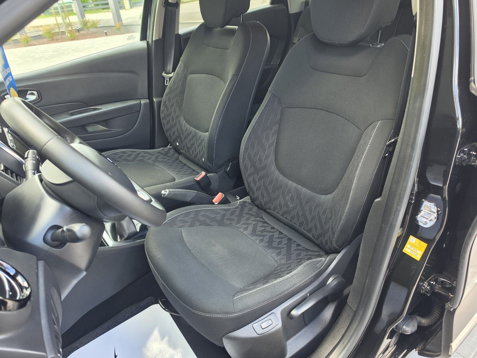 Renault Captur 1.3 TCe LIMITED DVOBOJAN KEYLESS NAVI *63TKM GARANCIJA*, fotografija 8