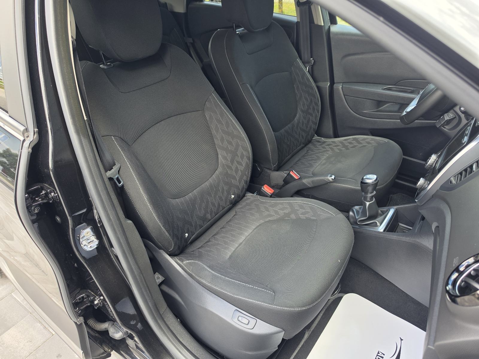 Renault Captur 1.3 TCe LIMITED DVOBOJAN KEYLESS NAVI *63TKM GARANCIJA*, fotografija 14