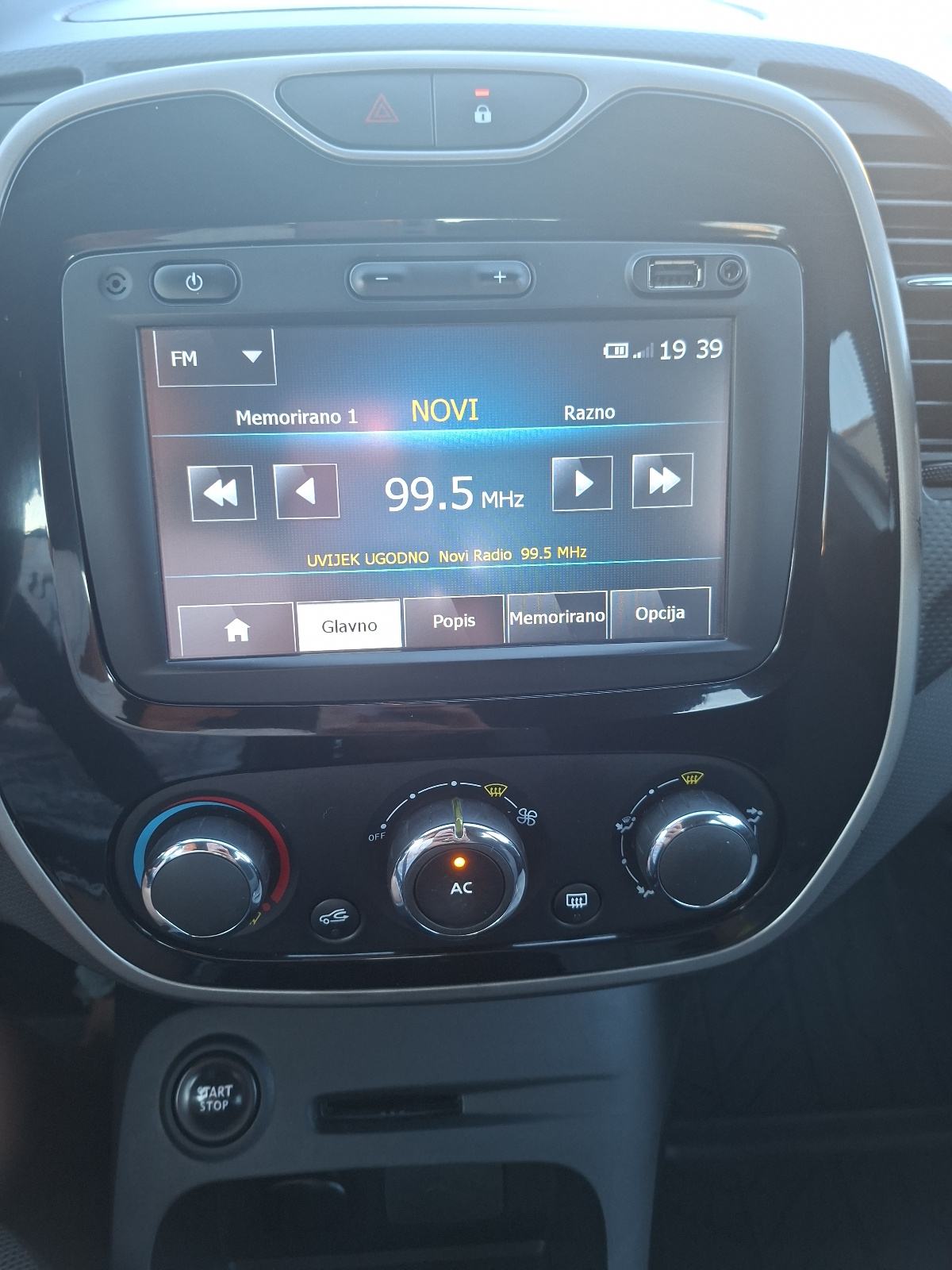Renault Captur 1.5 dCi (2014.) – 66 kW/90 KS | Reg. 06/2027, fotografija 16