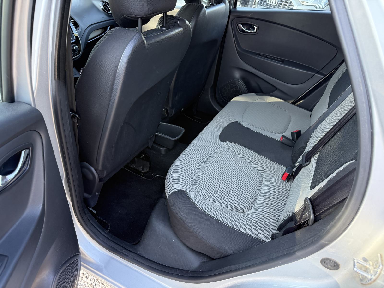 Renault Captur 1.5 dCi 2016. Godina - 84 500 KM - ZEN Package - Top !, fotografija 14