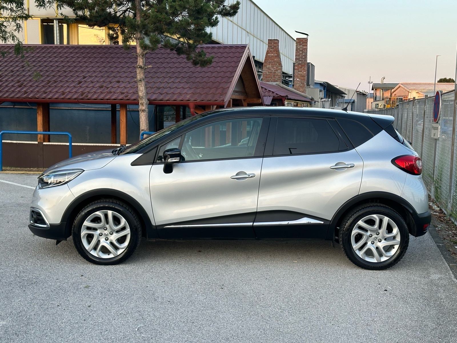 Renault Captur 1.5 dCi 90 KS *LUXE* *NAVI* *TEMP* *TOP STANJE*, fotografija 4