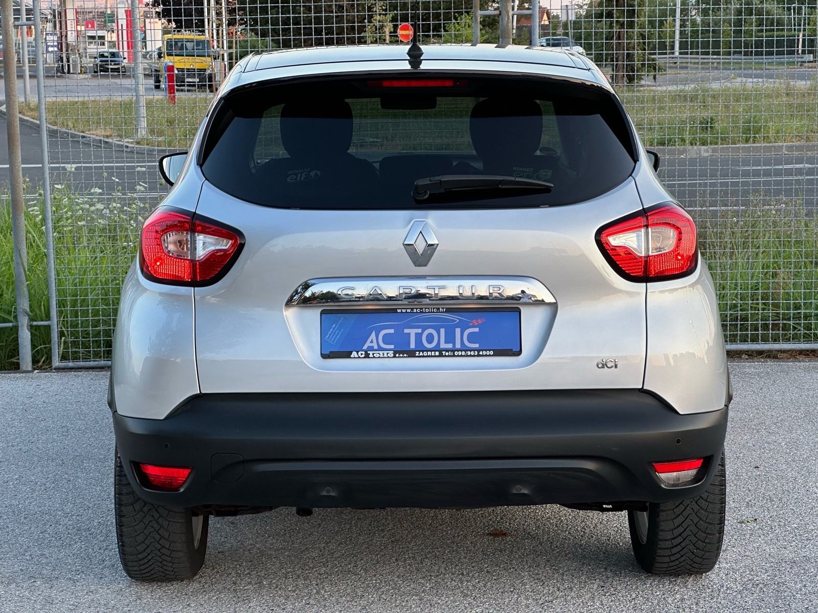 Renault Captur 1.5 dCi 90 KS *LUXE* *NAVI* *TEMP* *TOP STANJE*, fotografija 7