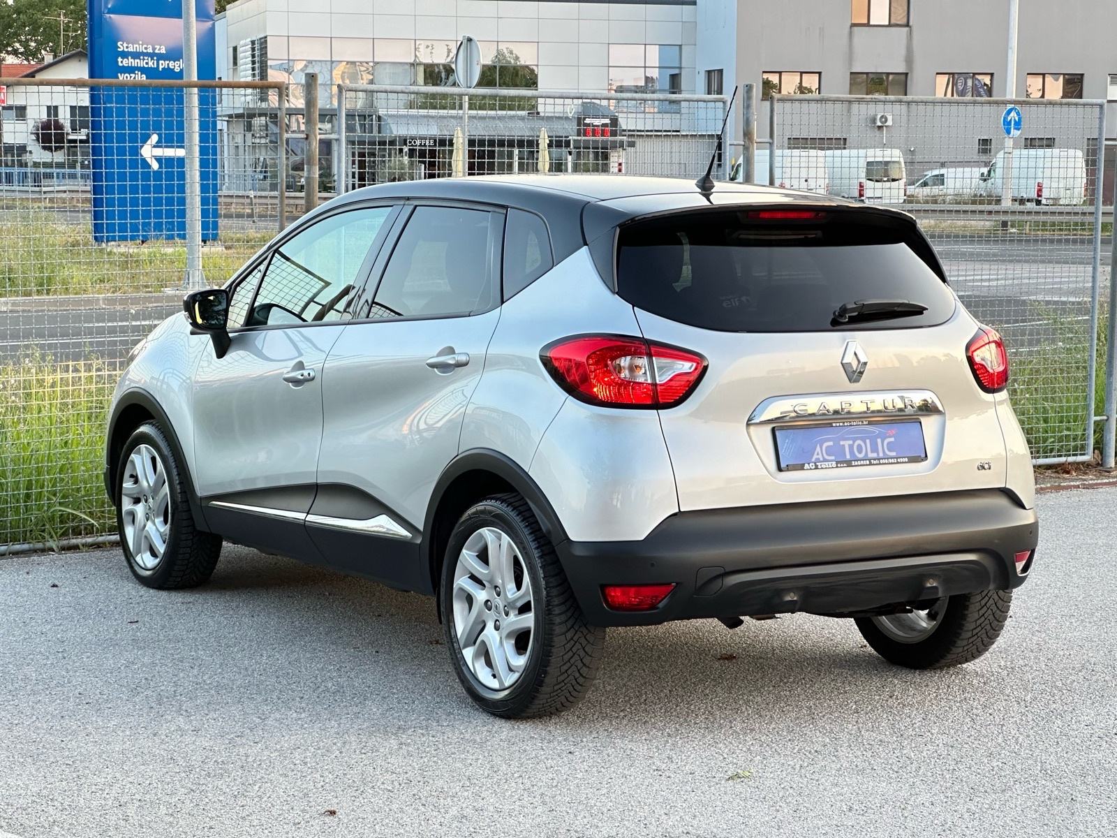 Renault Captur 1.5 dCi 90 KS *LUXE* *NAVI* *TEMP* *TOP STANJE*, fotografija 6