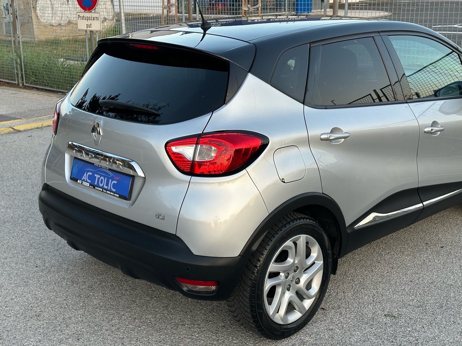Renault Captur 1.5 dCi 90 KS *LUXE* *NAVI* *TEMP* *TOP STANJE*, fotografija 13