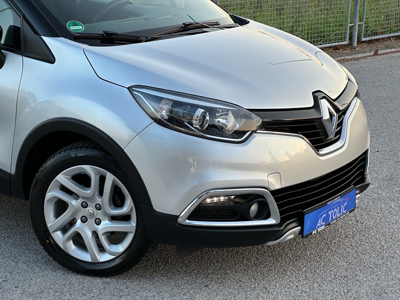 Renault Captur 1.5 dCi 90 KS *LUXE* *NAVI* *TEMP* *TOP STANJE*, fotografija 12
