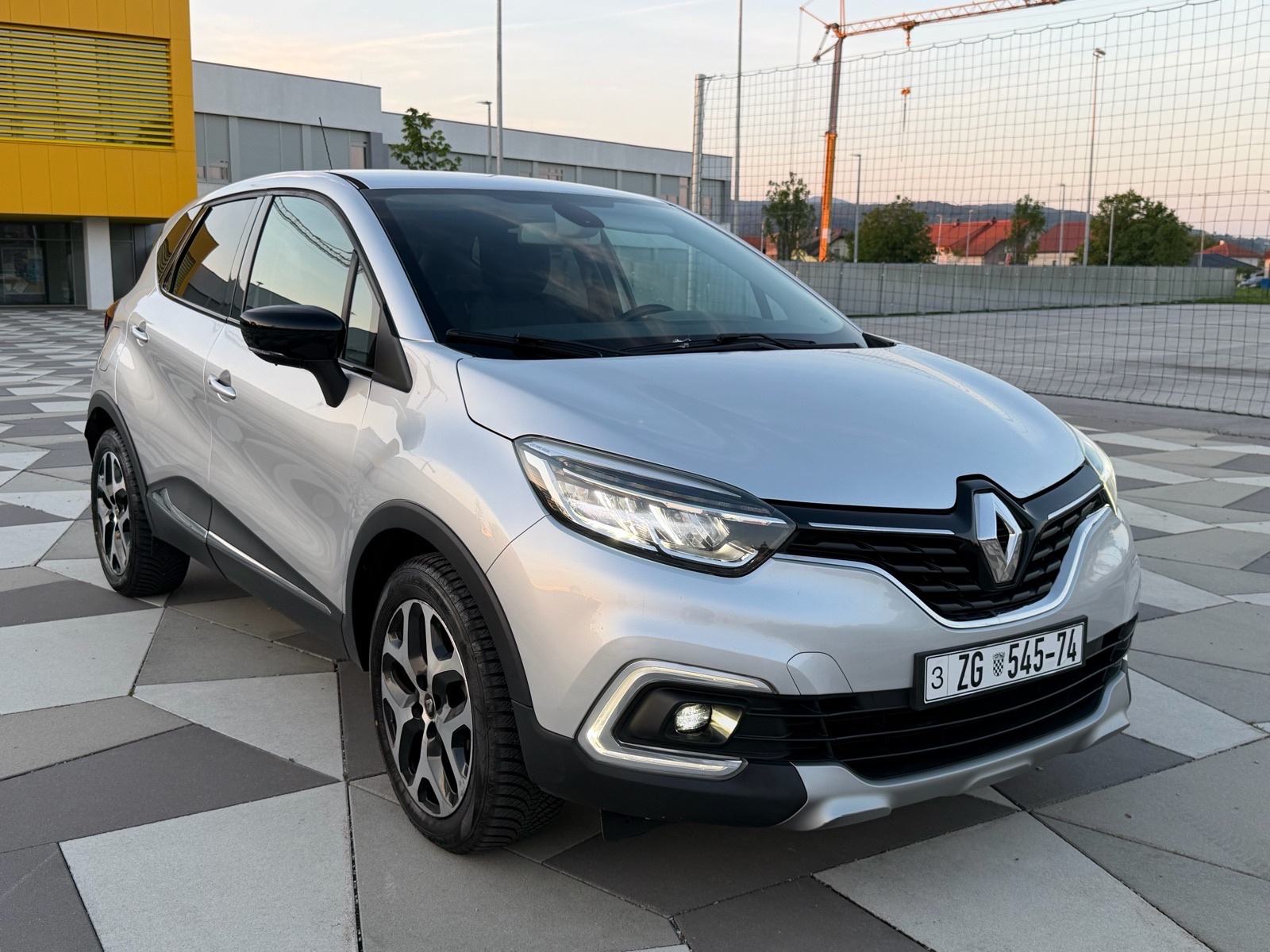 Renault Captur 1.5 DCI Intens AUTOMATIK - LED KAMERA NAVI *POTVRDA KM*, fotografija 2