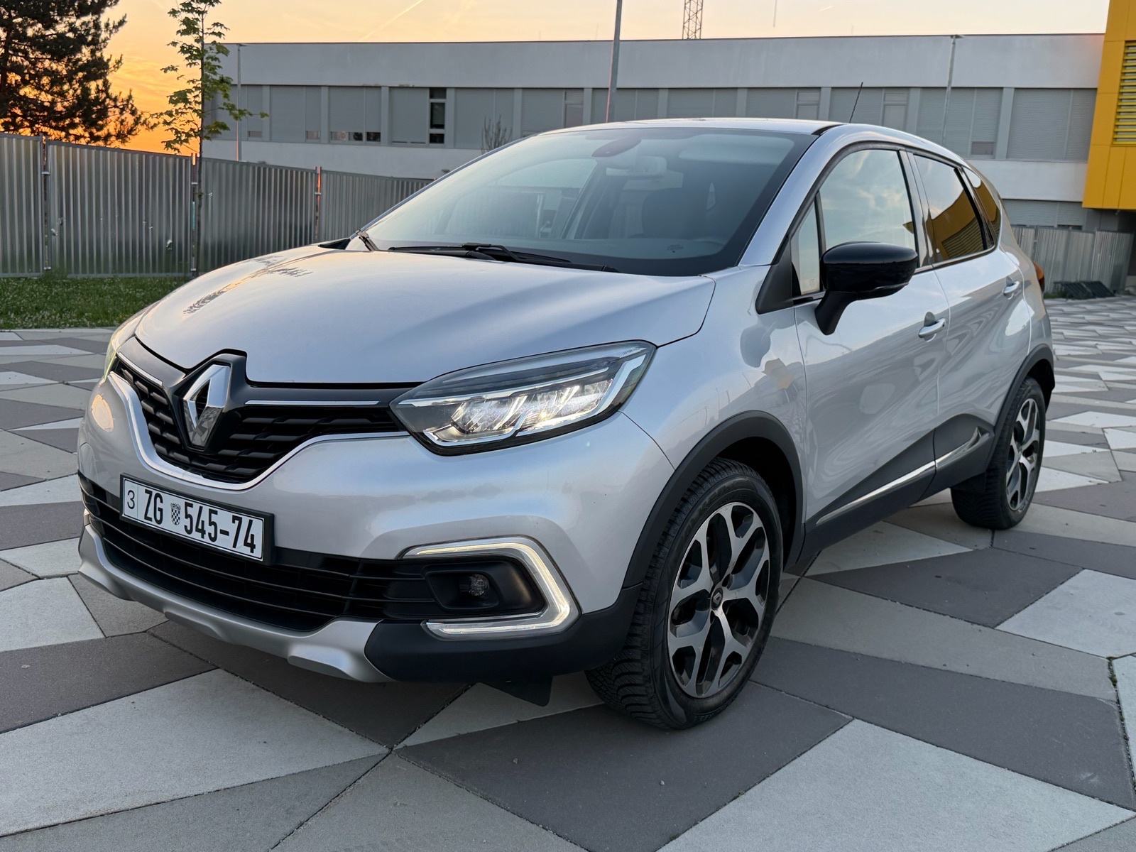 Renault Captur 1.5 DCI Intens AUTOMATIK - LED KAMERA NAVI *POTVRDA KM*, fotografija 3