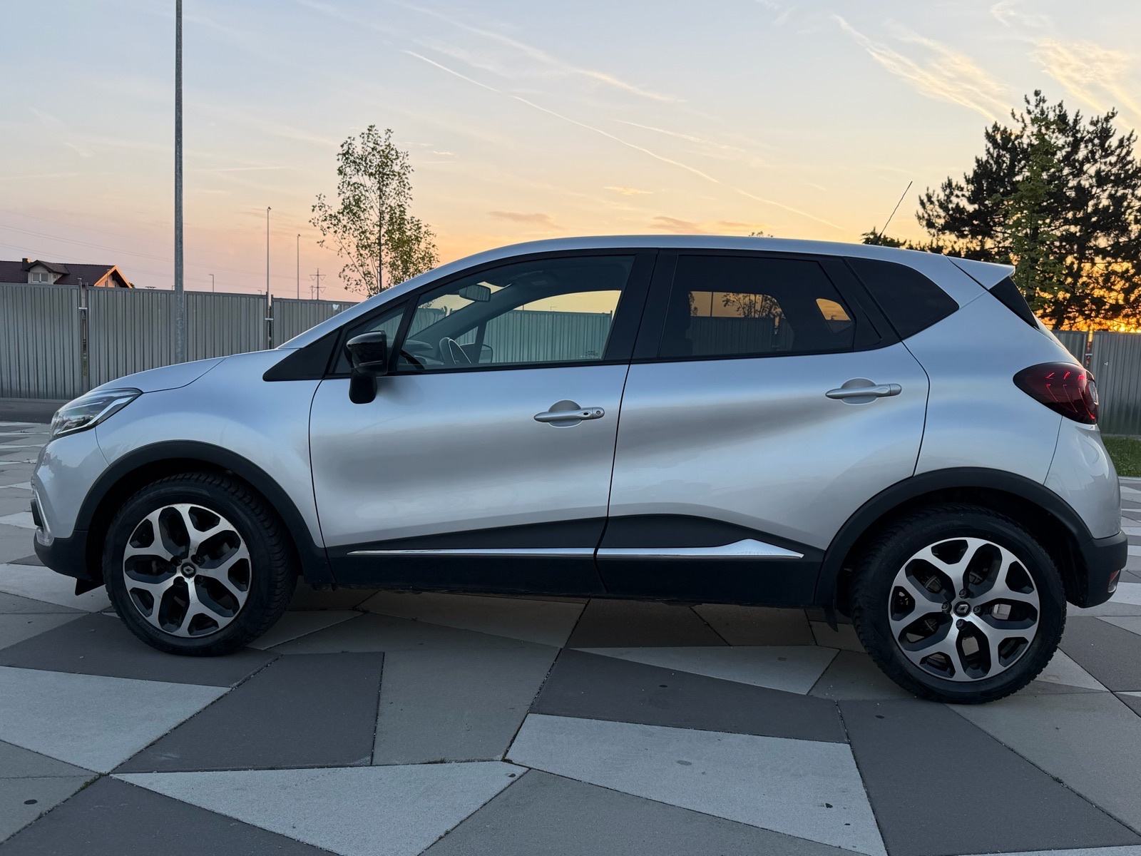 Renault Captur 1.5 DCI Intens AUTOMATIK - LED KAMERA NAVI *POTVRDA KM*, fotografija 5