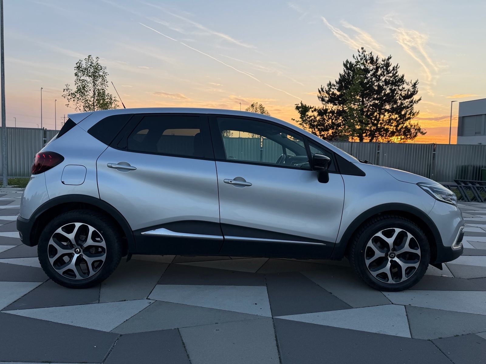 Renault Captur 1.5 DCI Intens AUTOMATIK - LED KAMERA NAVI *POTVRDA KM*, fotografija 9