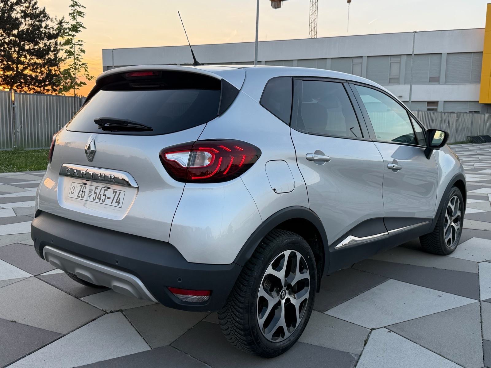 Renault Captur 1.5 DCI Intens AUTOMATIK - LED KAMERA NAVI *POTVRDA KM*, fotografija 10