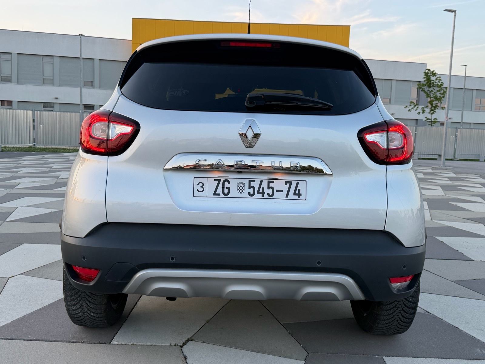 Renault Captur 1.5 DCI Intens AUTOMATIK - LED KAMERA NAVI *POTVRDA KM*, fotografija 11