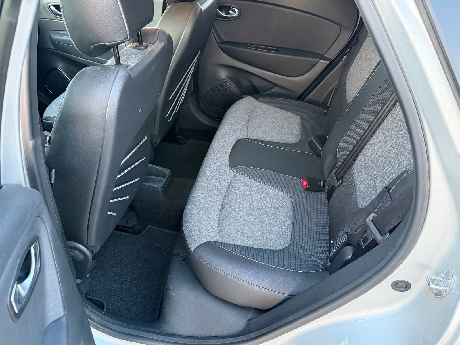 Renault Captur 1.5 DCI Intens AUTOMATIK - LED KAMERA NAVI *POTVRDA KM*, fotografija 16