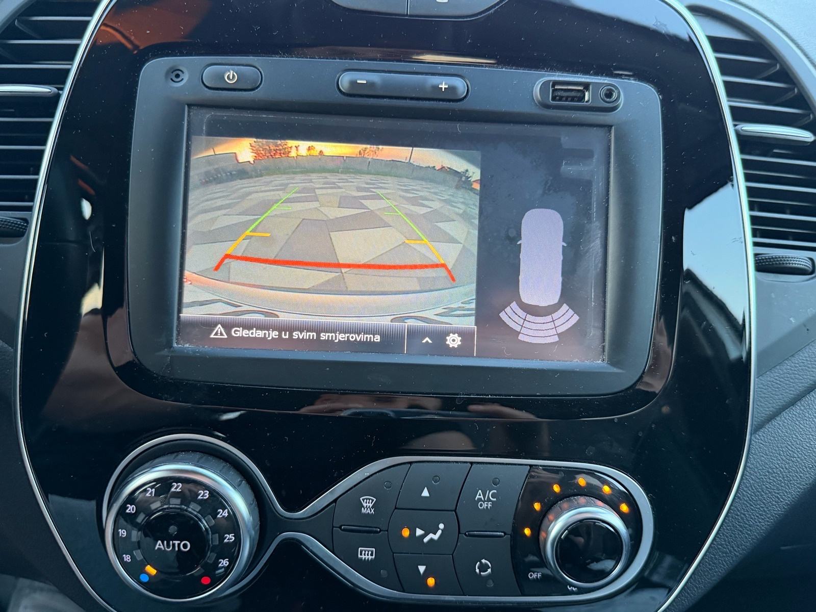 Renault Captur 1.5 DCI Intens AUTOMATIK - LED KAMERA NAVI *POTVRDA KM*, fotografija 17