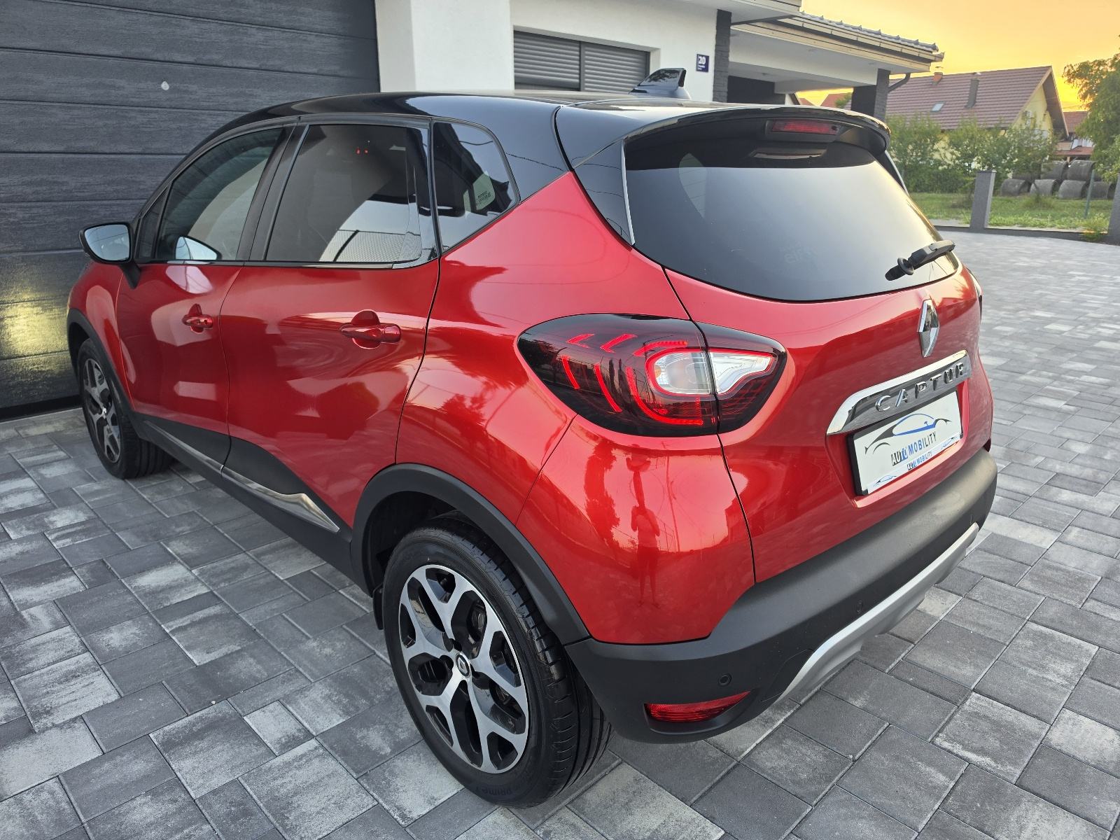 Renault Captur 1.5 dCi INTENS FULL LED KAMERA 81 KW **GARANCIJA**, fotografija 6