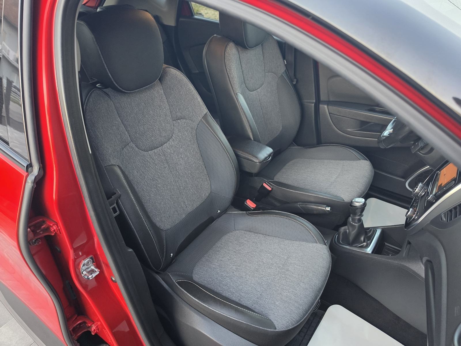 Renault Captur 1.5 dCi INTENS FULL LED KAMERA 81 KW **GARANCIJA**, fotografija 13