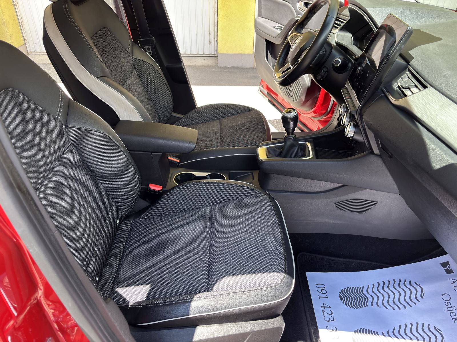 ⭐️Renault Captur 1.5 dCi,dizel,kamera, navi, 115 HP, 53.000 km⭐️, fotografija 13