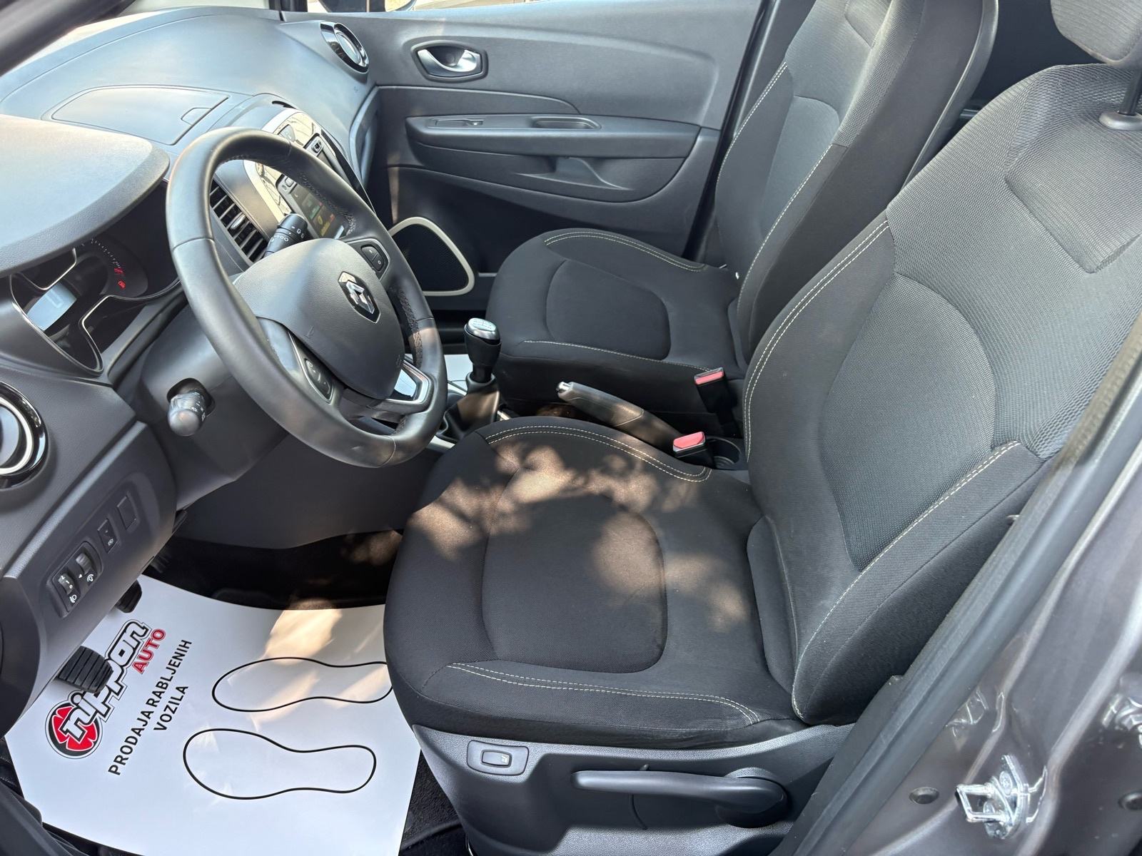 Renault Captur 1,5 dCi NAVI - KLIMA - LEASING RATA 218 €, fotografija 11