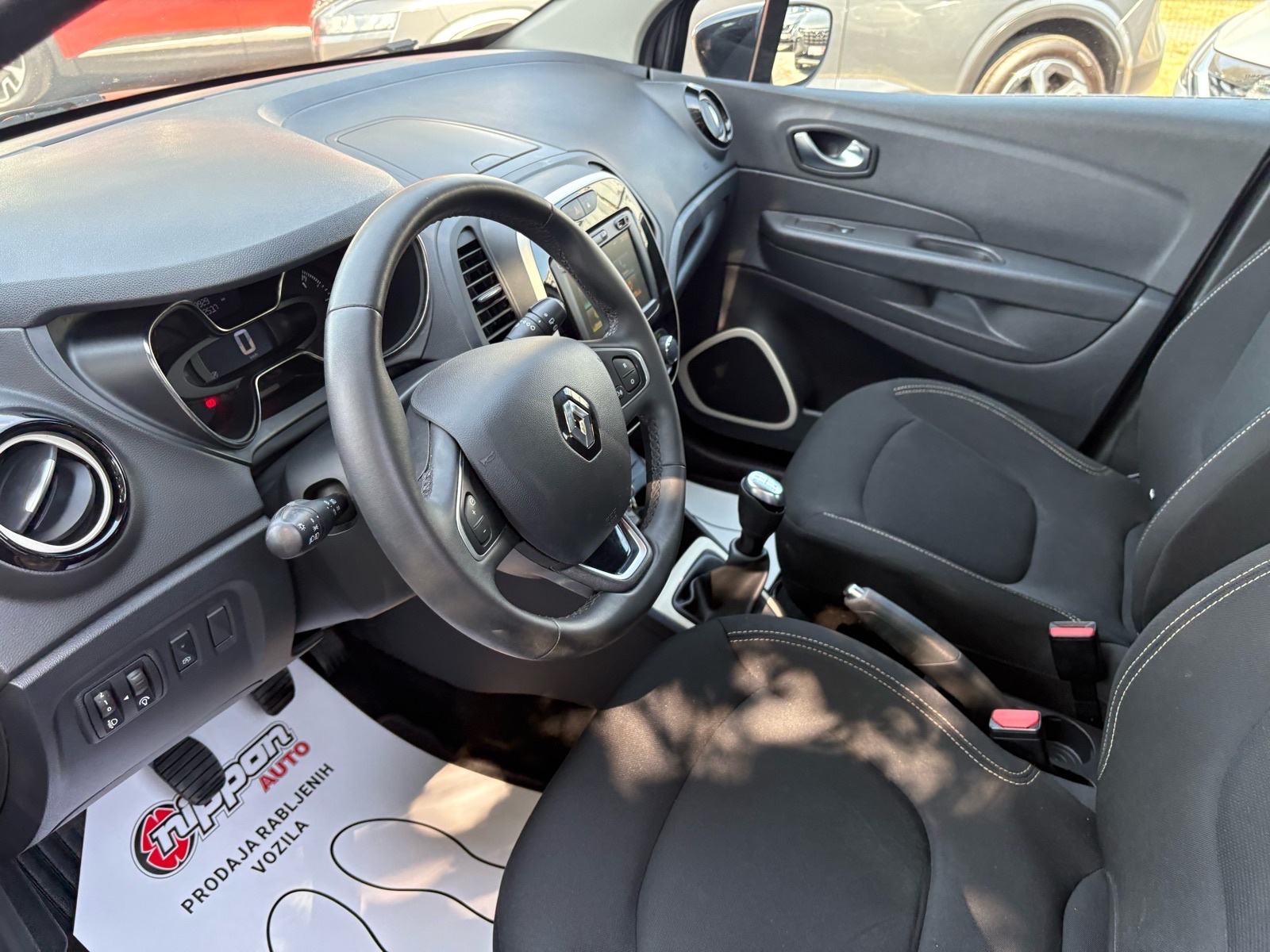 Renault Captur 1,5 dCi NAVI - KLIMA - LEASING RATA 218 €, fotografija 10