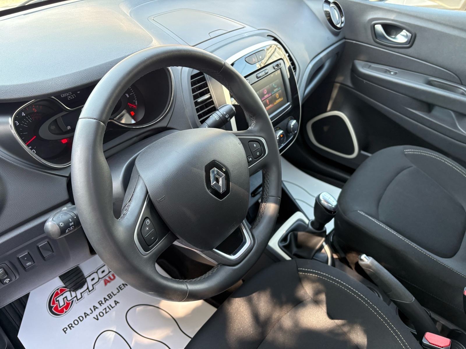 Renault Captur 1,5 dCi NAVI - KLIMA - LEASING RATA 218 €, fotografija 9