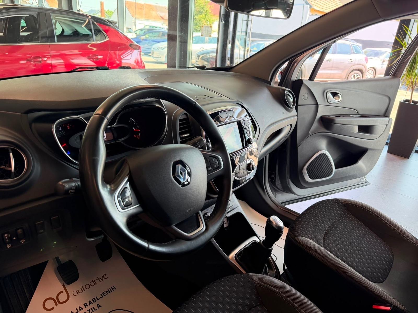Renault Captur 1.5 dCi NAVI • KLIMA • LEASING RATA VEĆ OD: 218,00 €, fotografija 13