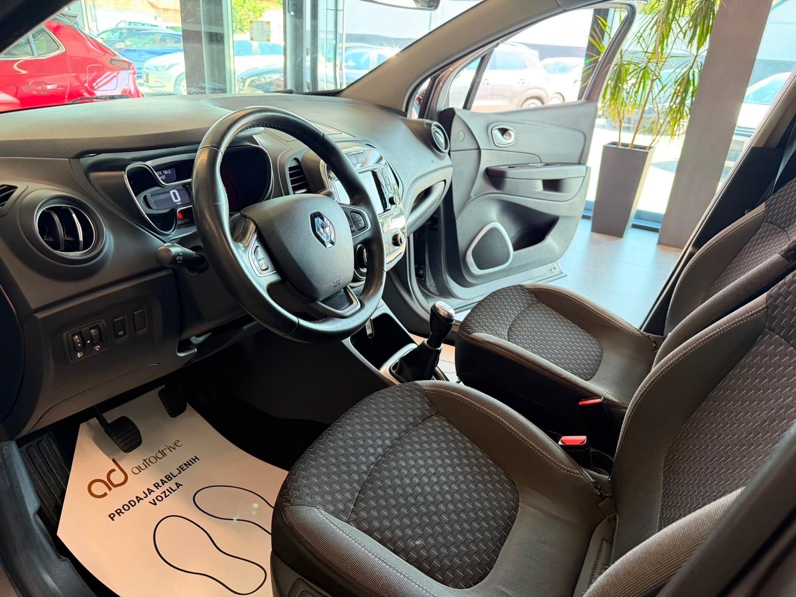 Renault Captur 1.5 dCi NAVI • KLIMA • LEASING RATA VEĆ OD: 218,00 €, fotografija 12