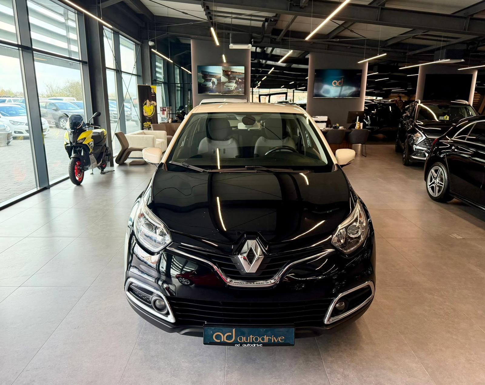 Renault Captur 1.5 dCi NAVI • TEMPOMAT • KLIMA • MAG • AUTOKREDIT, fotografija 3