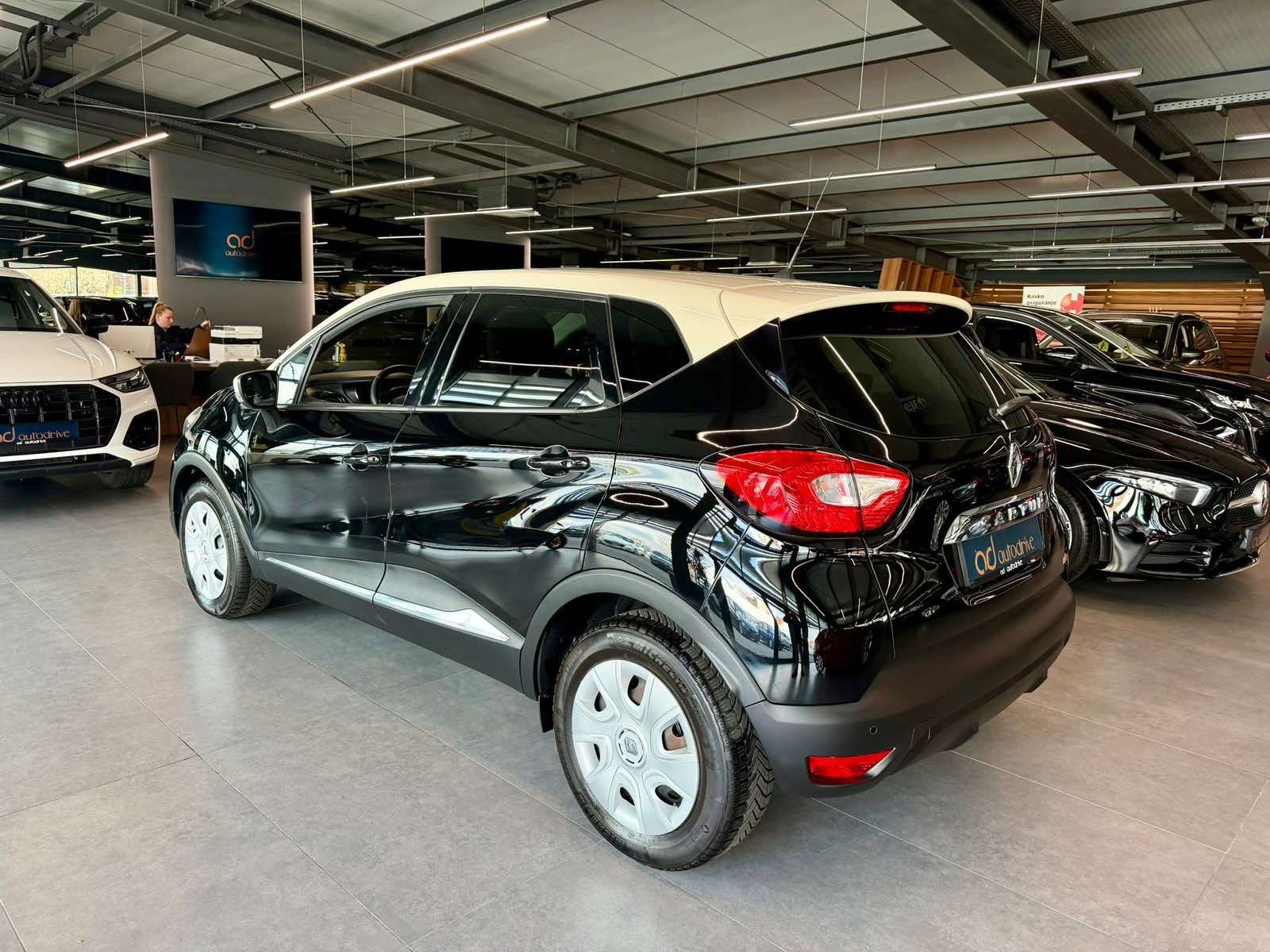 Renault Captur 1.5 dCi NAVI • TEMPOMAT • KLIMA • MAG • AUTOKREDIT, fotografija 5