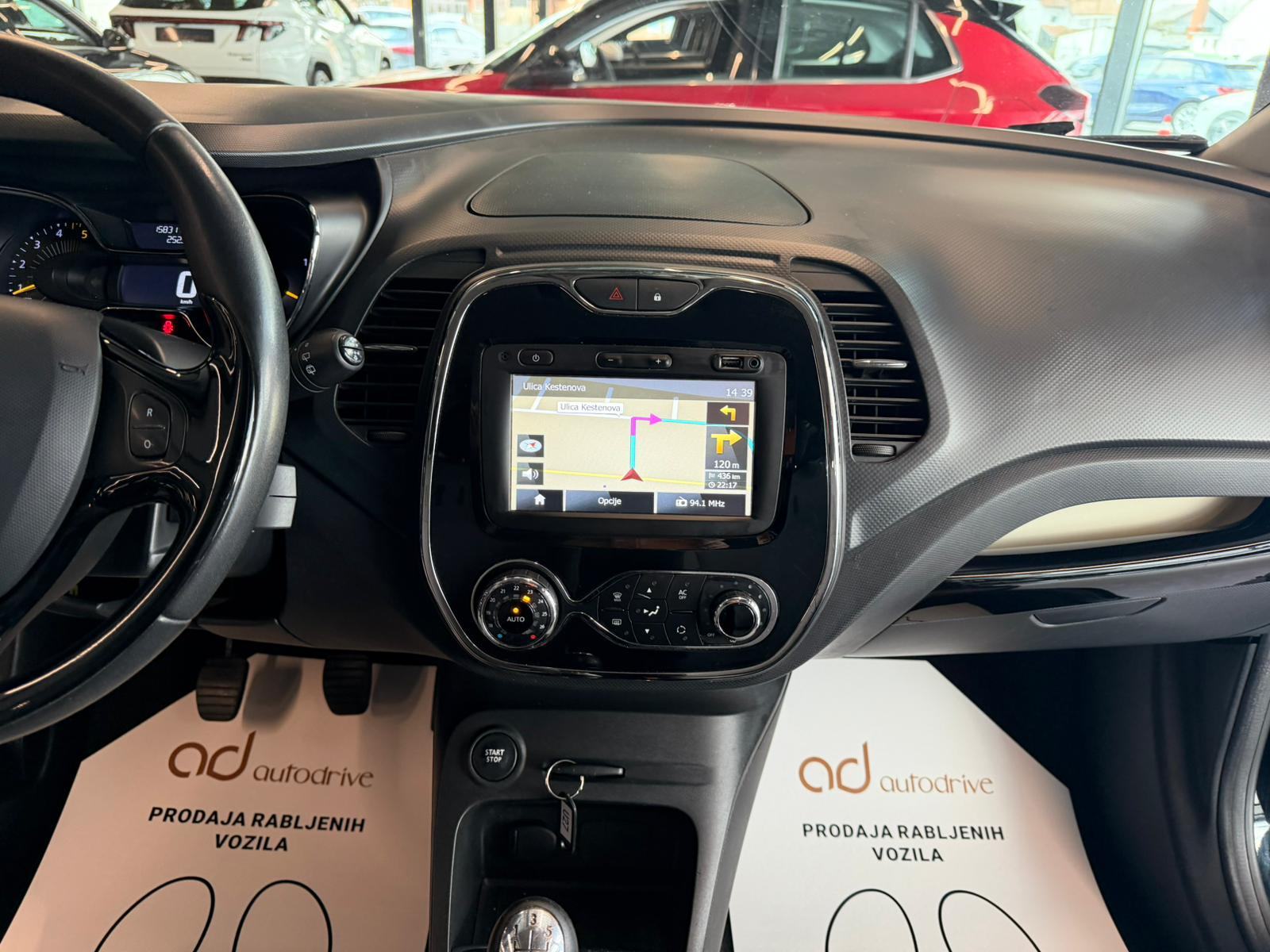 Renault Captur 1.5 dCi NAVI • TEMPOMAT • KLIMA • MAG • AUTOKREDIT, fotografija 17