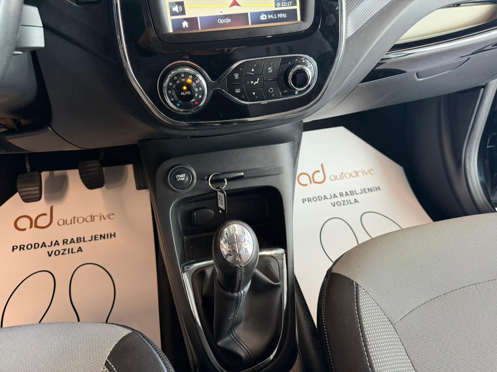 Renault Captur 1.5 dCi NAVI • TEMPOMAT • KLIMA • MAG • AUTOKREDIT, fotografija 18