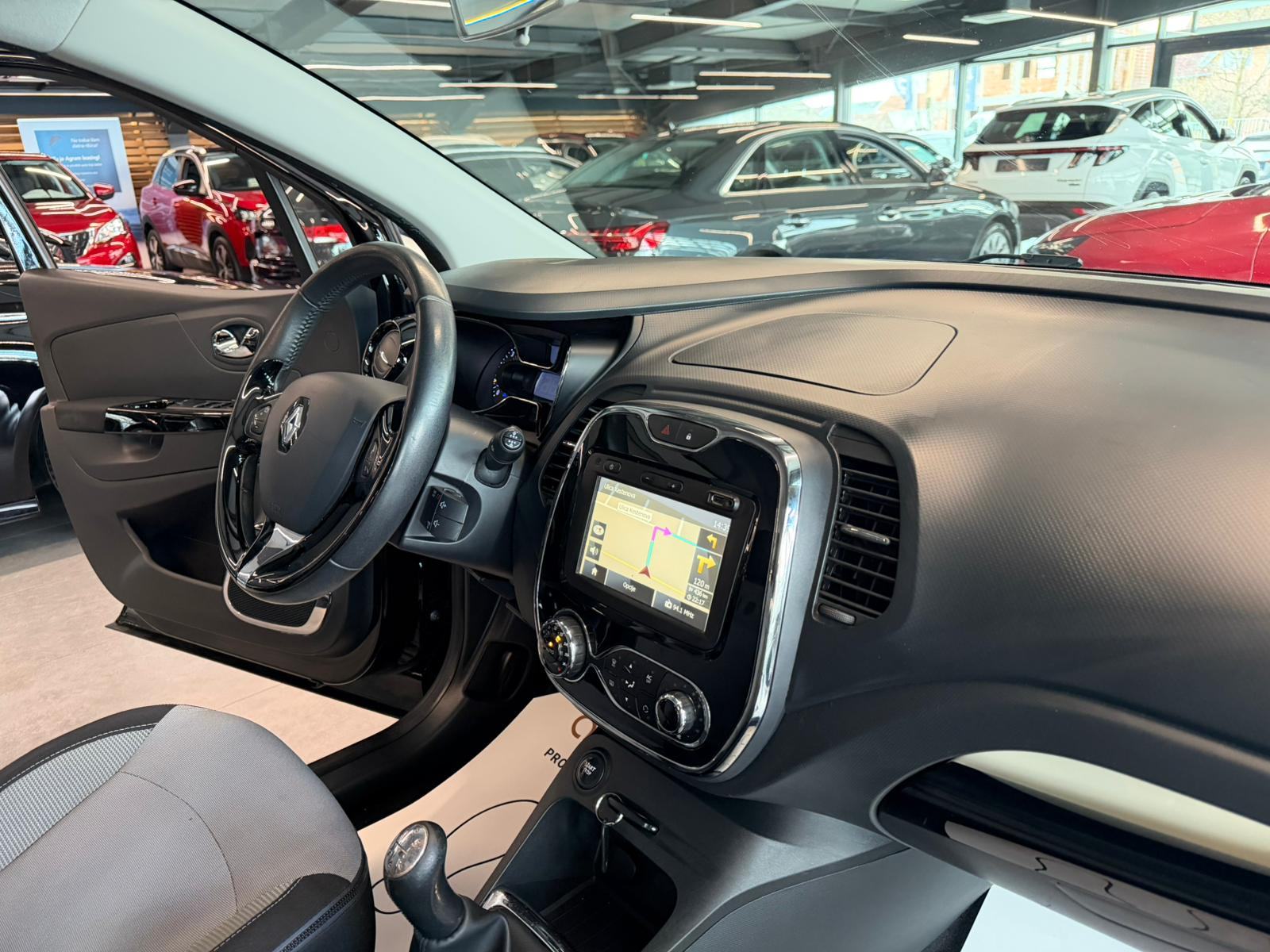 Renault Captur 1.5 dCi NAVI • TEMPOMAT • KLIMA • MAG • AUTOKREDIT, fotografija 20