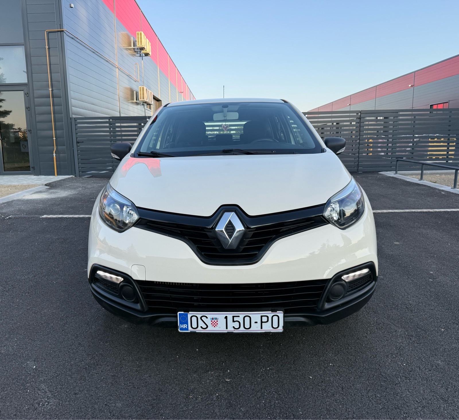 Renault Captur 1.5 dCi NAVIGACIJA, KLIMA, VELIKI SERVIS, REG: 12/2026, fotografija 2