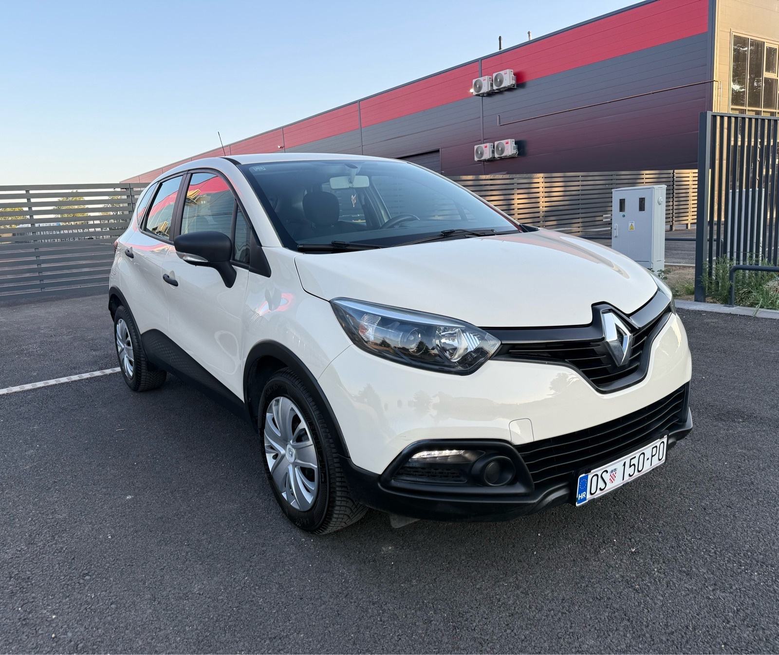Renault Captur 1.5 dCi NAVIGACIJA, KLIMA, VELIKI SERVIS, REG: 12/2026, fotografija 8