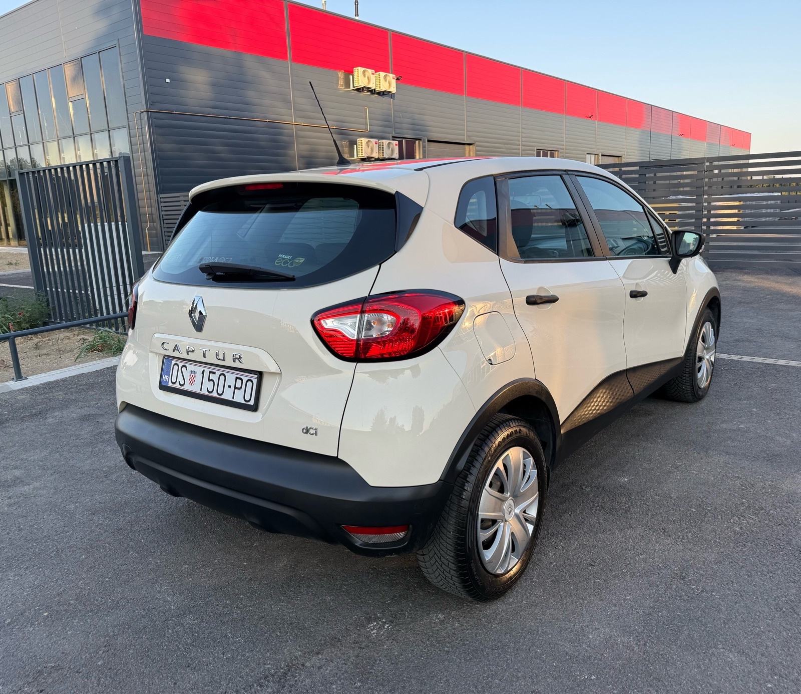 Renault Captur 1.5 dCi NAVIGACIJA, KLIMA, VELIKI SERVIS, REG: 12/2026, fotografija 6