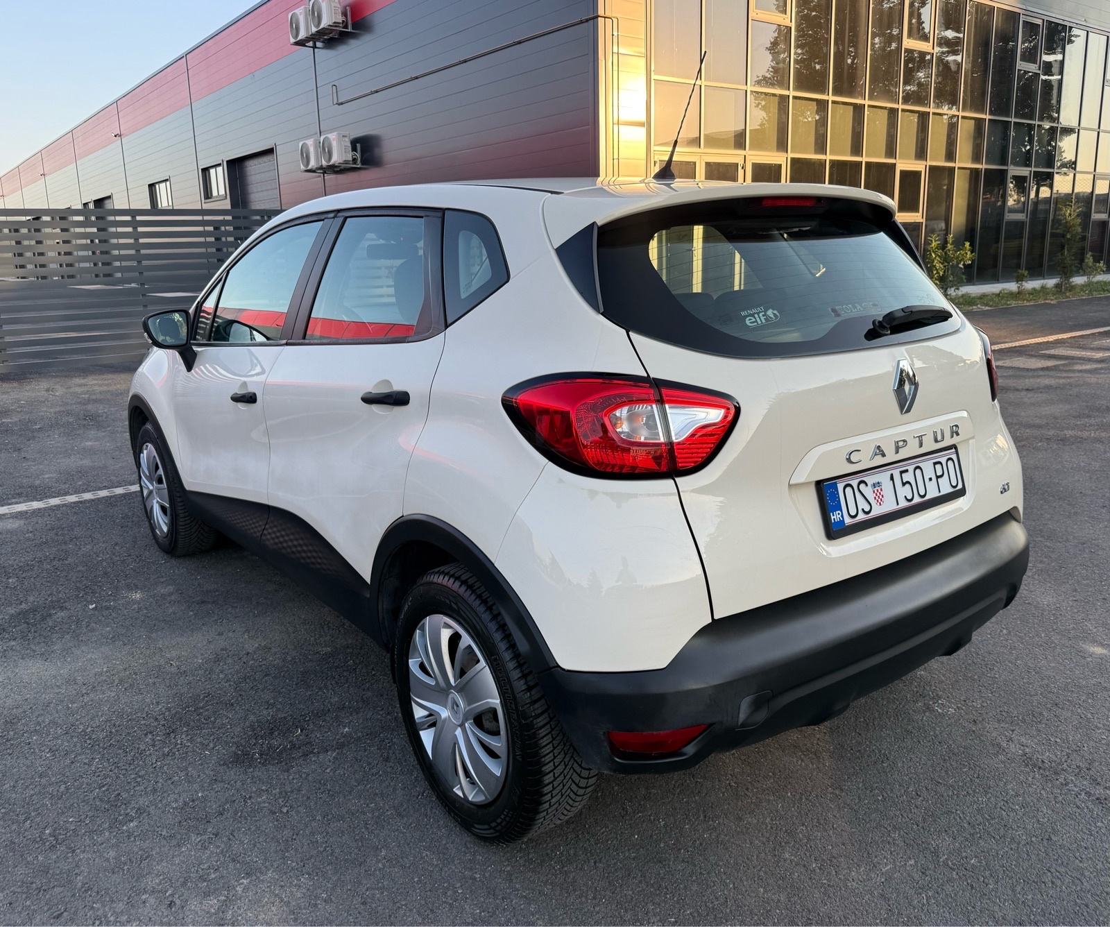 Renault Captur 1.5 dCi NAVIGACIJA, KLIMA, VELIKI SERVIS, REG: 12/2026, fotografija 4