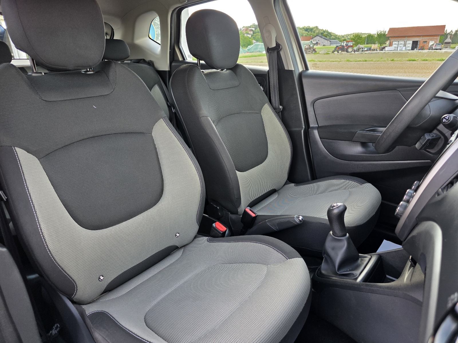 Renault Captur 1.5 EXPRESSION Energy dCi 90,SERVISNA,MOG.BRZOG KREDITA, fotografija 14