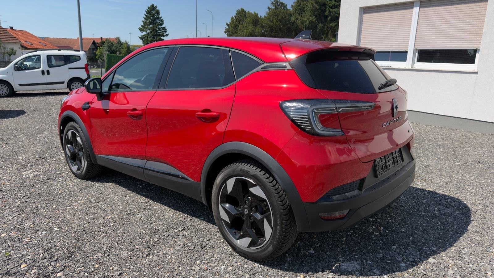 Renault Captur 1.8 E-Tech 160 **HR vozilo**reg.06/2027**, fotografija 3