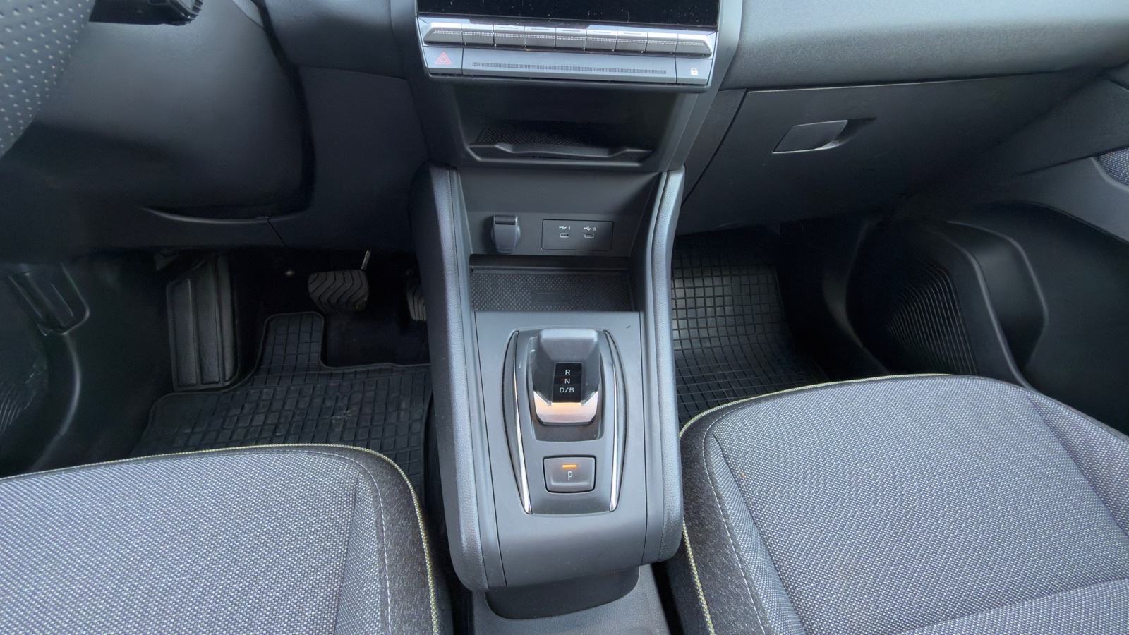 Renault Captur 1.8 E-Tech 160 **HR vozilo**reg.06/2027**, fotografija 13